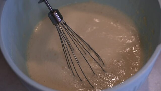 In a deep bowl, mix milk and flour with a whisk. Prepare the dough.
