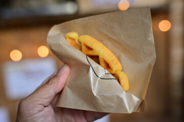 ワッフルを食べ歩きする