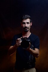 Portrait jeune homme photographe studio photo