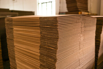 
Corrugated cardboard sheets are one by one, they are prepared for the production of cardboard boxes.