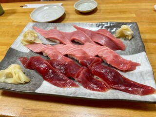 でか盛りが売りの寿司