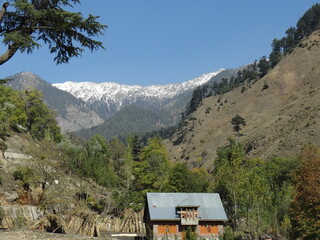 Fototapeta na wymiar hut in the mountains