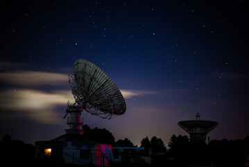 Antenne spatiale de radiocommunications de nuit