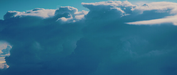 Nuages d'orages depuis un avion de ligne