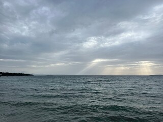 Obraz premium dark cloudy sky at the sea, cloudy sea horizon