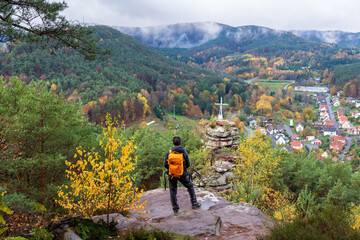 Daher Felsenland in der Pfalz. Wandern im Herbst