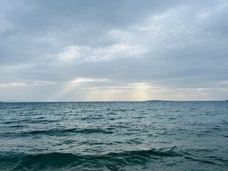 Fototapeta na wymiar dark cloudy sky at the sea, cloudy sea horizon