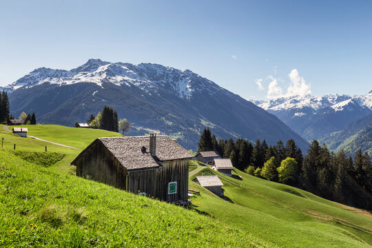 Fr&uuml;hlingshafte Landschaft im Montafon (Bartholom&auml;berg / Montafon / Vorarlberg / &Ouml;sterreich)