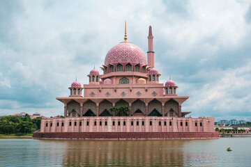 Fototapeta na wymiar Masjid Putra