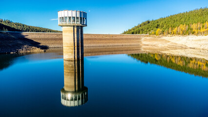 Herbstspaziergang um die schmale Talsperre im Thüringer Wald - Tambach-Dietharz - Deutschland