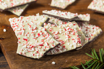 Homemade Holiday Peppermint Bark Dessert