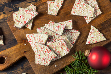 Homemade Holiday Peppermint Bark Dessert