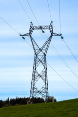 vue d'un pylône électrique dans la campagne