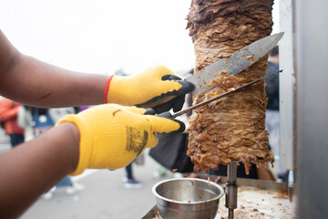Preparando Shawarma  - Preparing shawarma