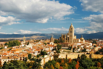 Fototapeta na wymiar Vistas de Segovia, España. Casco antiguo.