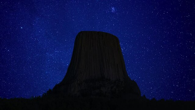 Devils Tower  Night Sky Time Lapse