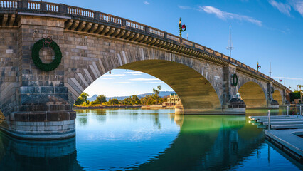 London Bridge over Lake Havasu and turquoise-colored water in Havasu City, Arizona © Naya Na