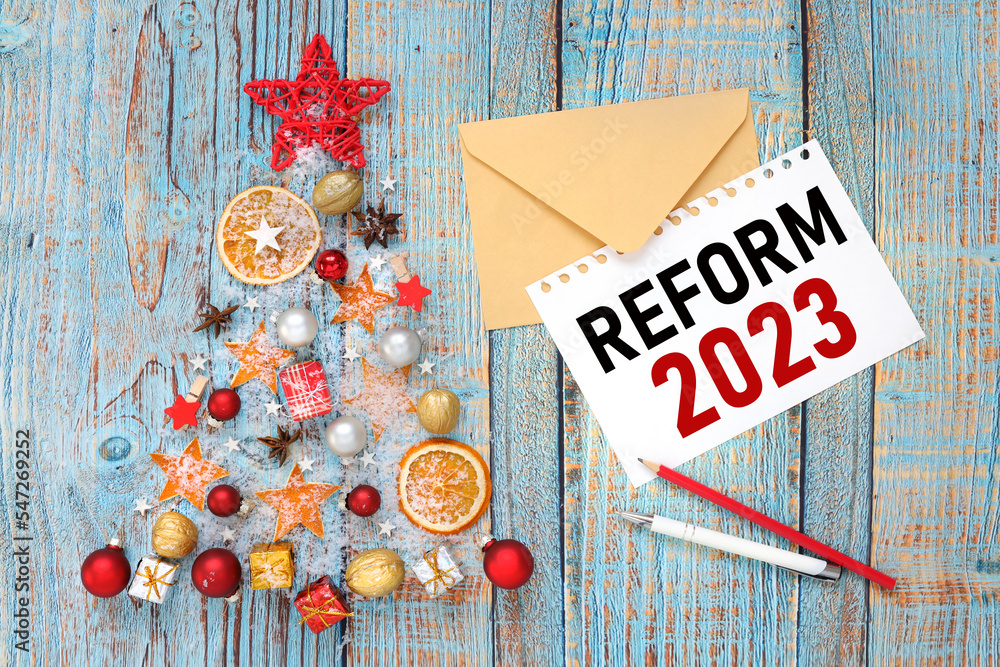 Aufkleber reform 2023. creative christmas tree and top view of text on notebook. accounting year. new introduc