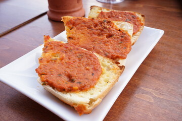 Spanish Food, Pan con Tomate or Spanish-Style Grilled Bread With Tomato - スペイン料理 パン コン トマテ