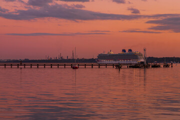 Fototapeta premium Sunset at the pier
