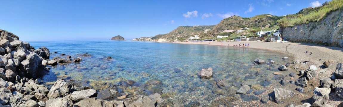 Ischia - Panoramica della Baia dei Maronti dalla scogliera