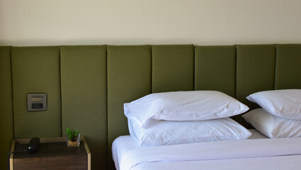 Fototapeta na wymiar hotel, room, bedroom, bed, interior, home, pillow, furniture