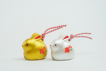 金と銀の卯年の土鈴