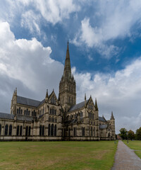 Fototapeta premium view of the exterior of the historic Salisbury Cathedral