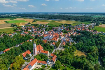 Der Ortsteil Illereichen bei Altenstadt in Mittelschwaben aus der Luft