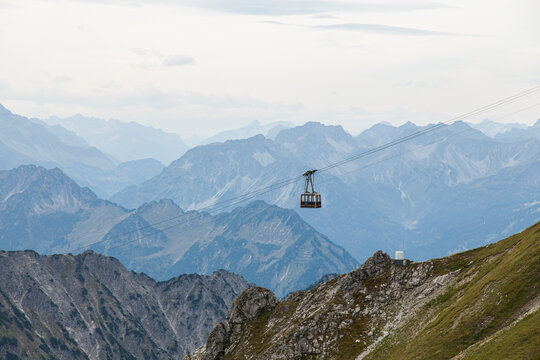 lift/cable car in the mountains