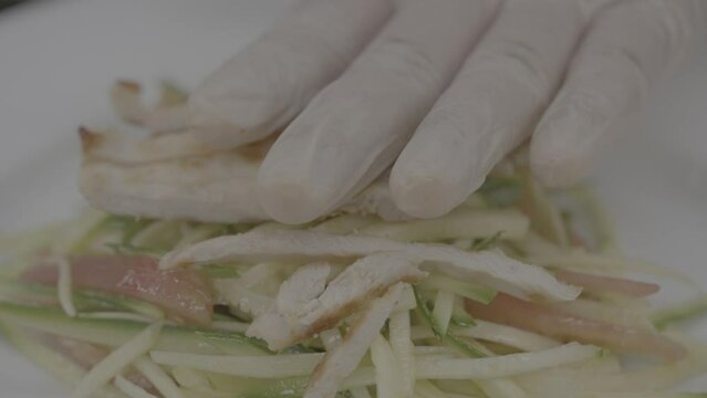 Ensalada con pechuga de pollo a la plancha