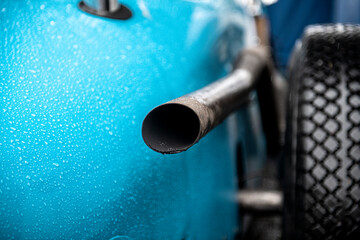 Blue classic racing car 
Voiture de course historique bleue