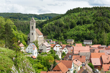 Ausblick auf Stadtpfarrkirche St. Nikolaus in Veringenstadt (Hohenzollern), Landkreis Sigmaringen