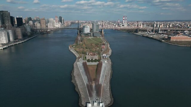 flying backwards over southern tip of Roosevelt Island in NYC