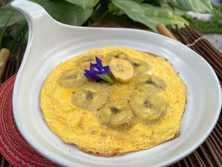 Banana egg pizza with honey