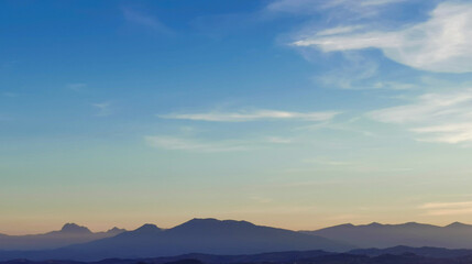 Monti Appennini in una azzurra giornata invernale