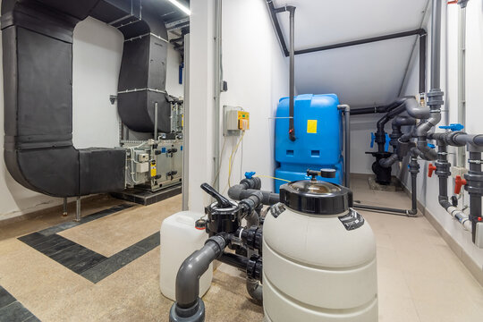 Swimming pool water treatment. Pool filtration and circulation system