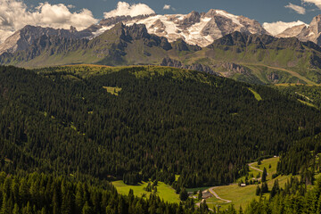 Fototapeta na wymiar Dolomiti Alps in Alta Badia landscape view