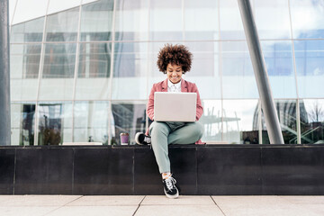 Business Woman Using Laptop Outdoors - 547444875