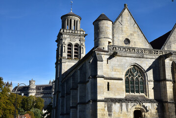 L'église et le château de Pierrefonds. France