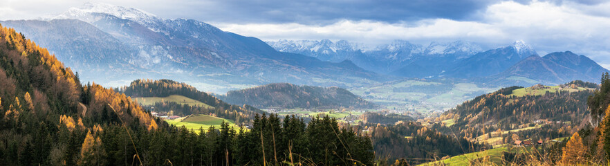 Fototapeta na wymiar Totes Gebirge mit Blick auf Windischgarsten, Oberösterreich