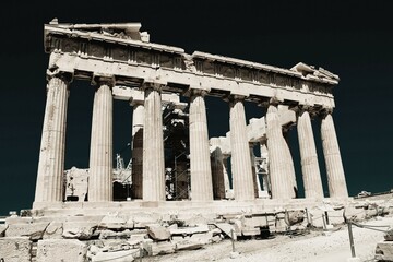 Obraz premium Greece, Athens, June 18 2020 - View of Parthenon temple at the archaeological site of Acropolis hill.