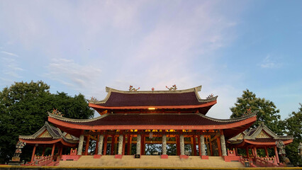 Naklejka premium chinese temple with negative space on top of it