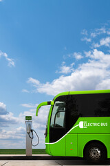 Electric bus with charging station. Concept  © scharfsinn86