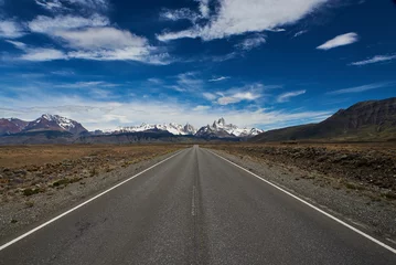 Verduisterende rolgordijnen zonder boren Cerro Chaltén route of entry to El Chalten, Argentina.