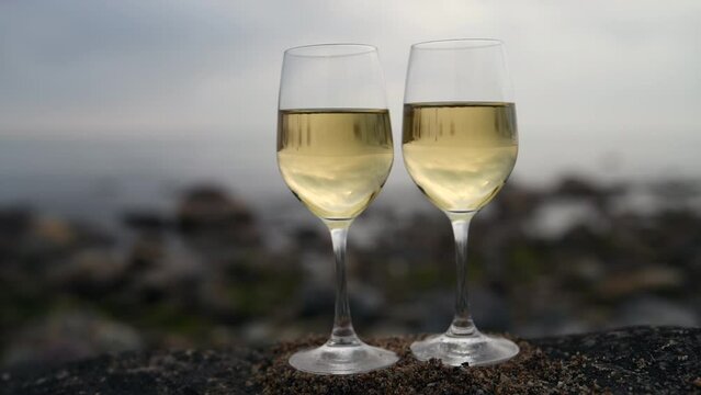 Weingl&auml;ser, Abend am Meer
