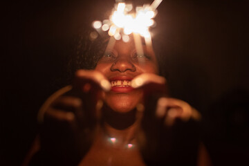 Unusual cold fires and bake a dark-skinned girl on New Year's Eve.