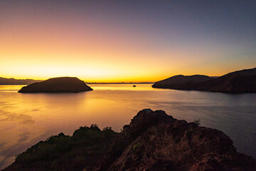 Fototapeta premium A tranquil sunrise over a calm ocean on the Bahía Concepción, Sea of Cortez, Baja de California Sur, Mexico