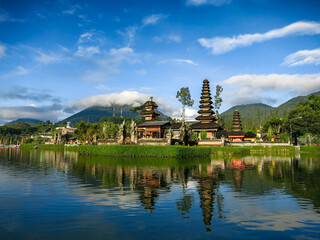 pura ulun danu bratan temple in Bali, indonesia - obrazy, fototapety, plakaty