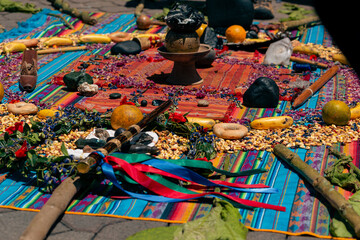 Ritual indígena andino en Otavalo Ecuador Sur America donde comparten alimentos de la tierra comida entre todos los indígenas otavalos - obrazy, fototapety, plakaty
